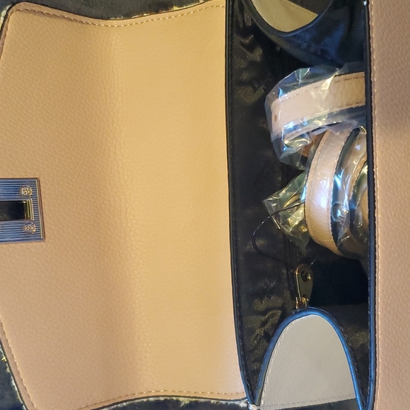 Cross body purse - Picture 2 of 3